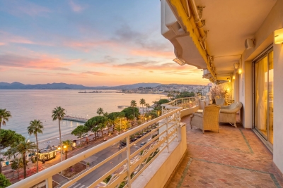Apartment for sale in CANNES  - 8 rooms - 270 m&sup2; 