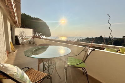 Appartement à vendre à ROQUEBRUNE-CAP-MARTIN Lyautey-Gendarmerie - 2 pièces - 48 m² 