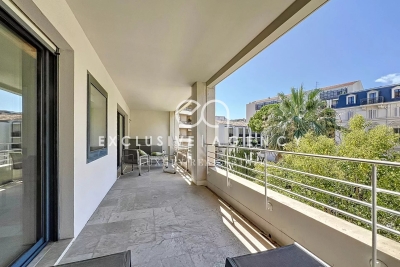 Appartement à louer à CANNES Roubion - 6 pièces - 233 m² 