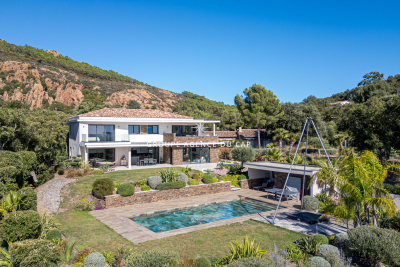 Maison à vendre à ST-RAPHAËL Peyron-Saint Sebastien - 7 pièces - 267 m² 