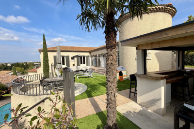 Maison à vendre à VALENCE Mours-Saint-Eusèbe - 8 pièces - 284 m² 