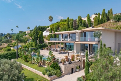 House for sale in GOLFE JUAN  - 10 rooms - 633 m&sup2; 