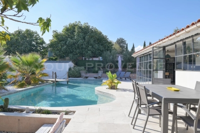 House for sale in APT  - 5 rooms - 127 m² 