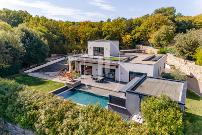 Maison à vendre à UZÈS Le Plateau - 6 pièces - 211 m² 