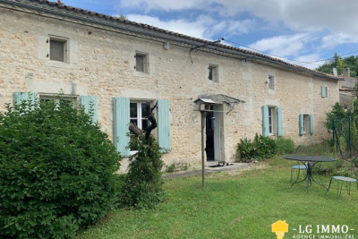 Maison à vendre à ST THOMAS DE CONAC  - 8 pièces - 237 m² 