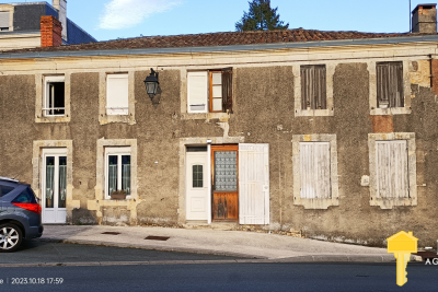 Maison à vendre à MONTENDRE  - 7 pièces - 271 m² 