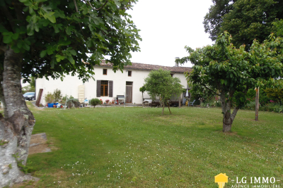 Maison à vendre à ST DIZANT DU GUA  - 5 pièces - 179 m² 