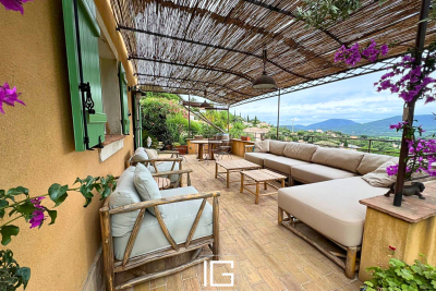 Maison à vendre à PLAN-DE-LA-TOUR  - 6 pièces - 144 m² 