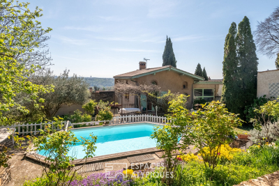 Maison à vendre à COLLONGES-AU-MONT-D'OR Rochecardon-Gare de Vaise - 6 pièces - 228 m² 