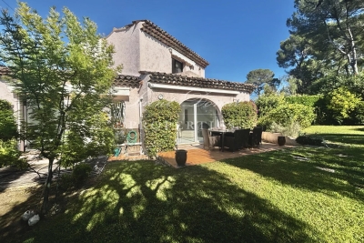 Maison à louer à MOUGINS  - 4 pièces - 101 m² 