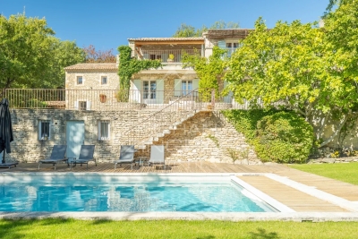 Maison à louer à GORDES Mazan - 8 pièces - 360 m² 