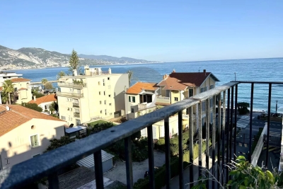 Appartement à vendre dernier etage vue mer 3 pieces front mer