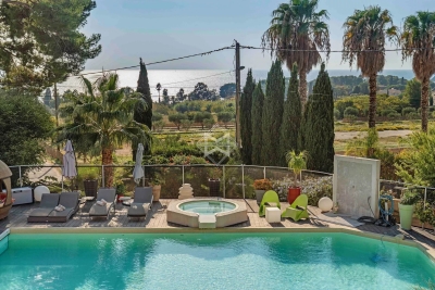 House for sale in CARQUEIRANNE  - 10 rooms - 400 m&sup2; 