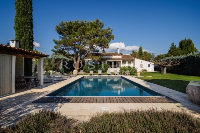 House for sale in CABRIÈRES D'AVIGNON  - 6 rooms - 110 m² 