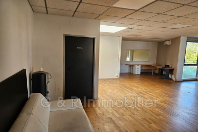 Commerce à vendre à AUBAGNE   - 110 m² 