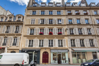 Apartment for sale in PARIS 8EME Faubourg du Roule - 2 rooms - 61 m² 