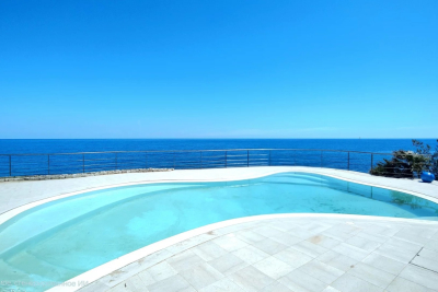 Maison à vendre à LES ISSAMBRES  - 5 pièces - 240 m² 