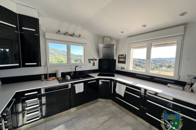 Maison &agrave; vendre &agrave; La Londe-les-Maures  - 7 pi&egrave;ces 170 m&sup2; 