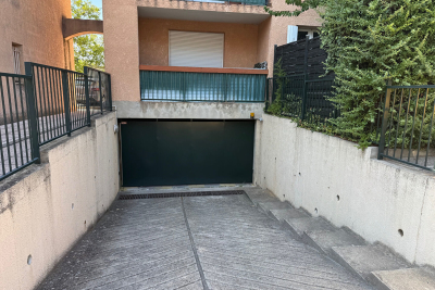 Parking/Garage à louer à LES MILLES  - 1 pièces - 12 m² 