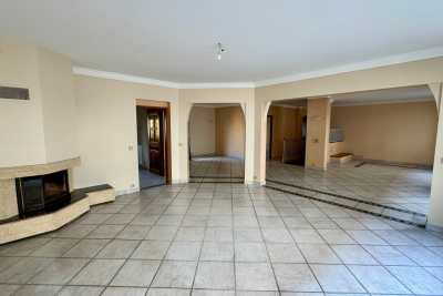 Appartement à louer à AIX-EN-PROVENCE Barnoins-Village - 5 pièces - 202 m² 