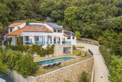 Maison &agrave; vendre &agrave; GRASSE  - 7 pi&egrave;ces - 214 m&sup2; 