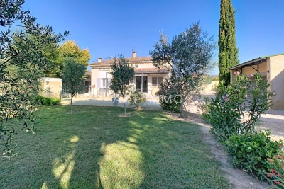 Maison à vendre à CABRIÈRES D'AVIGNON Sainte-Cécile-les-Vignes - 6 pièces - 150 m² 