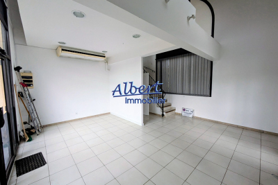 Commerce à louer à OLLIOULES  - 1 pièces - 59 m² 