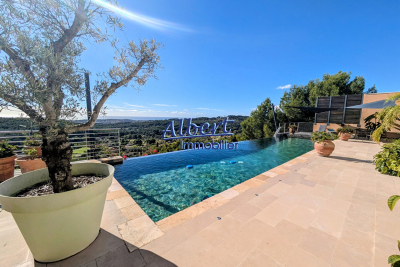 Maison &agrave; louer &agrave; SANARY-SUR-MER  - 6 pi&egrave;ces - 342 m&sup2; 