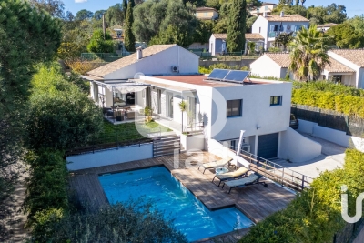 Maison à vendre à COGOLIN Pignans - 6 pièces - 168 m² 