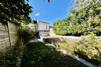 Maison à vendre villa en pierre coeur centre ville 