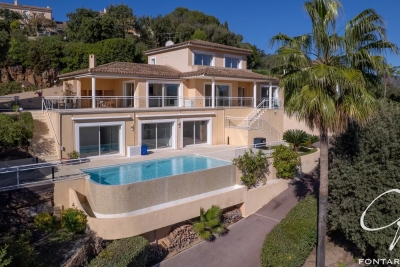 Maison à vendre à ST-RAPHAËL Saint-Antonin-du-Var - 8 pièces - 297 m² 