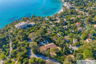 House for sale in RAYOL-CANADEL-SUR-MER  - 8 rooms - 324 m² 