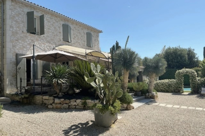 Maison &agrave; vendre &agrave; UZÈS  - 7 pi&egrave;ces - 190 m&sup2; 