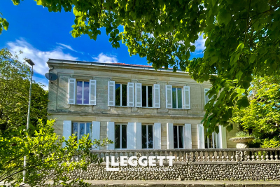 Maison à vendre à CERCOUX  - 8 pièces - 300 m² 