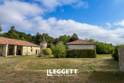 Maison à vendre à CHAMBON  - 8 pièces - 258 m² 
