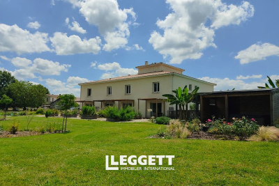 Maison à vendre à LEOVILLE  - 12 pièces - 400 m² 