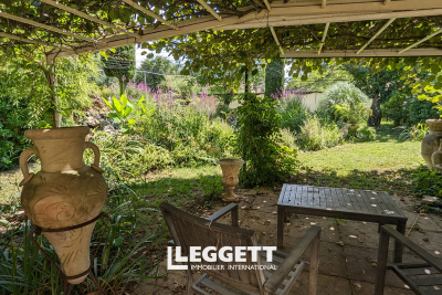 Maison à vendre à ST-GENIS-LAVAL L-Arsenal-Nord - 7 pièces - 226 m² 