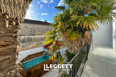 Maison à vendre à BEAUVAIS SUR MATHA  - 11 pièces - 264 m² 