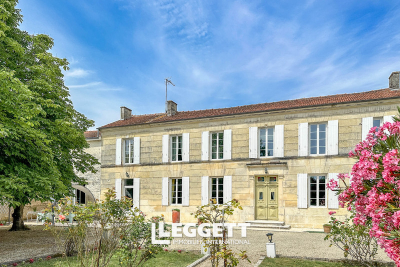 Maison à vendre à COURCERAC  - 10 pièces - 283 m² 