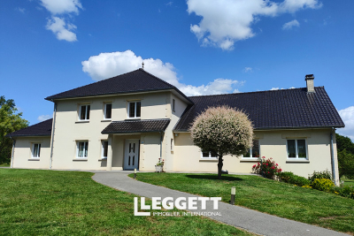 Maison à vendre à NUNCQ HAUTECOTE  - 16 pièces - 346 m² 