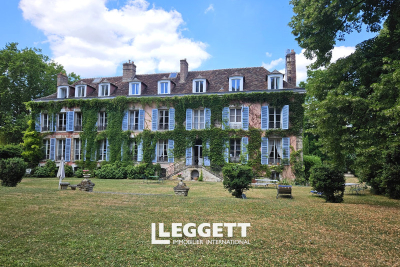 Maison à vendre à LE COUDRAY MONTCEAUX  - 20 pièces - 700 m² 