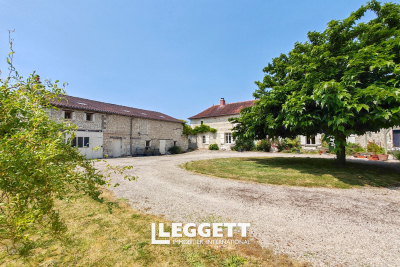 Maison à vendre à SERIGNY  - 7 pièces - 300 m² 