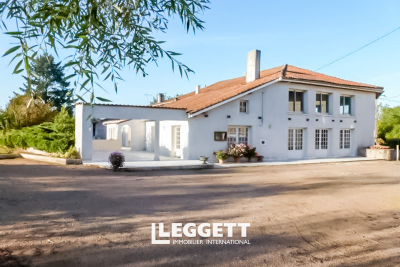 Maison &agrave; vendre &agrave; CHASSENON Centre et Est - 10 pi&egrave;ces - 681 m&sup2; 