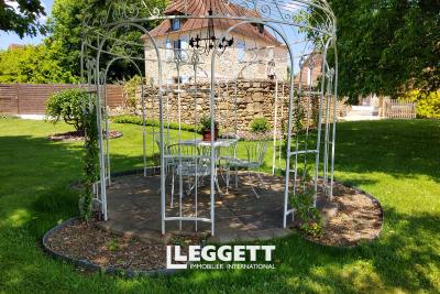 Maison à vendre à GENIS  - 10 pièces - 220 m² 