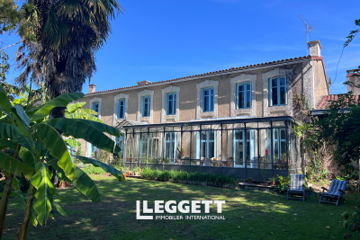 Maison à vendre à CIVRAY  - 8 pièces - 313 m² 