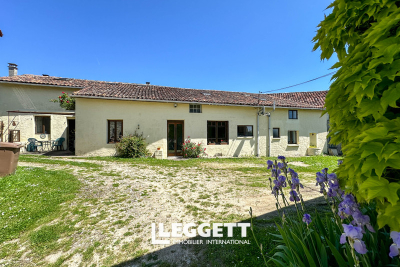 Maison à vendre à FONTAINE CHALENDRAY  - 7 pièces - 207 m² 