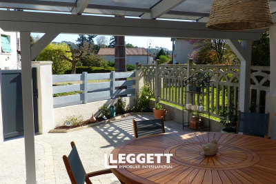 Maison à vendre à ST LEON SUR L ISLE  - 8 pièces - 144 m² 