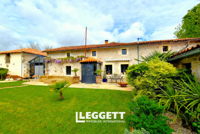 Maison à vendre à NANTEUIL EN VALLEE  - 7 pièces - 177 m² 