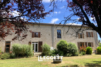 Maison à vendre à PAYROUX  - 10 pièces - 124 m² 