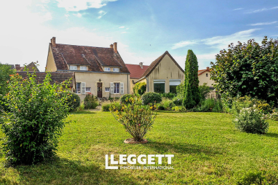 Maison à vendre à GENELARD  - 9 pièces - 230 m² 